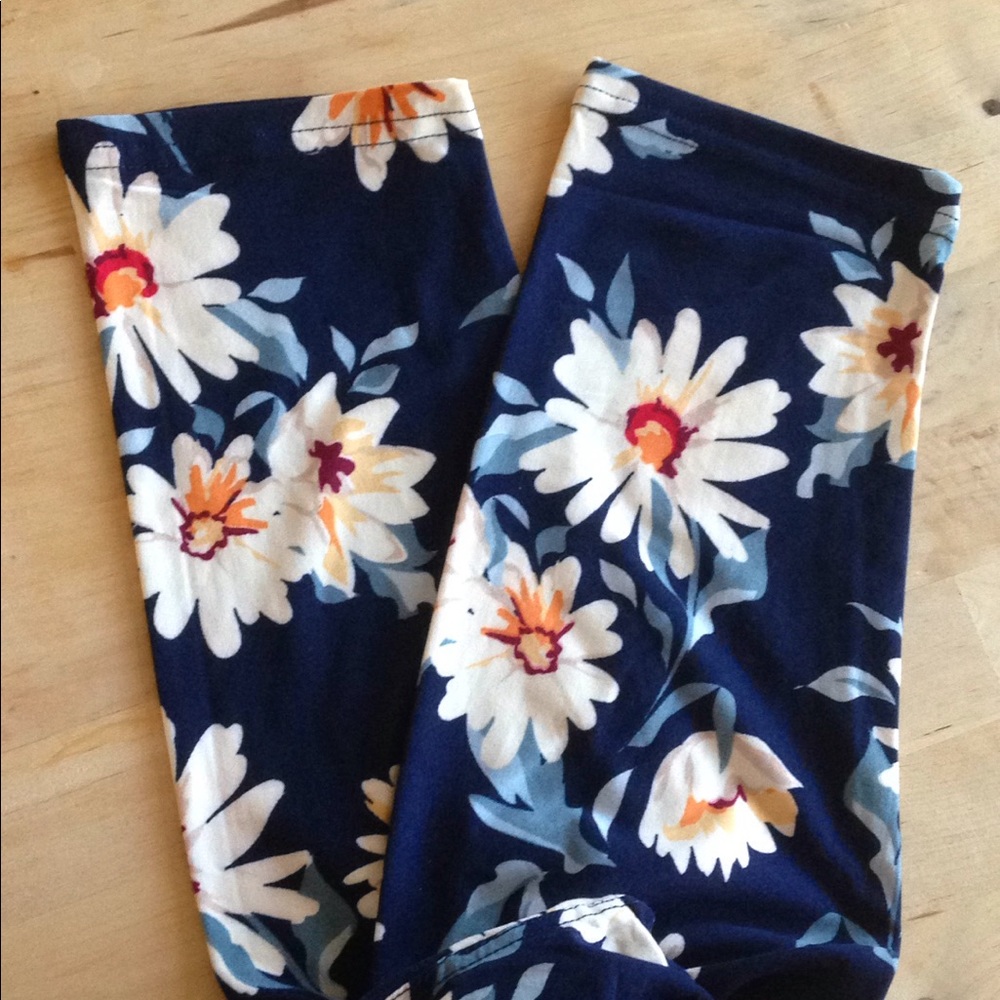🎀FINAL PRICE🎀 ✨PLUS✨ Daisies Print Leggings - Picture 4 of 8
